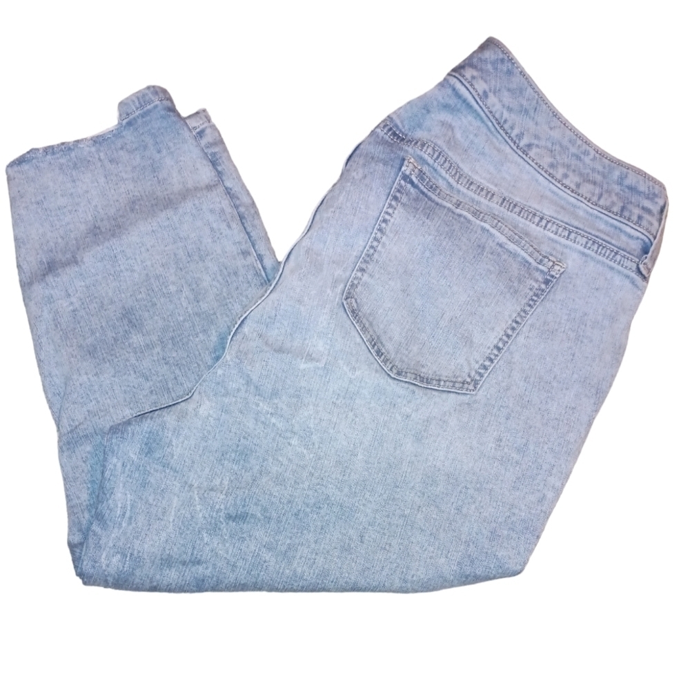 Torrid Denim First At Fit Cropped Capri Jeans Size 20